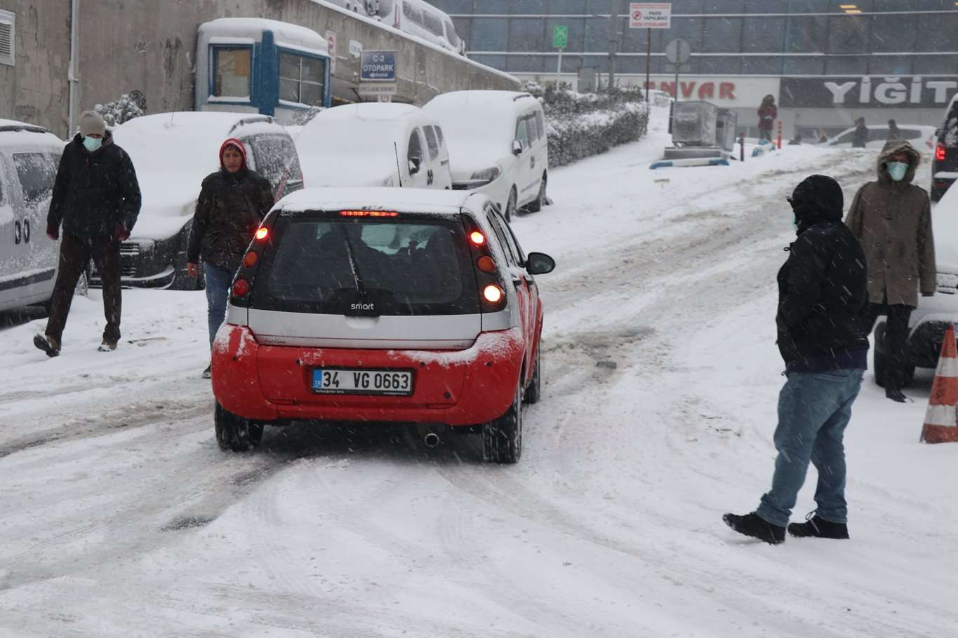 İstanbul'da kar ve tipi etkili olmaya başladı